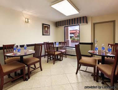 Super 8 By Wyndham Huntersville/Charlotte Area Restaurante foto